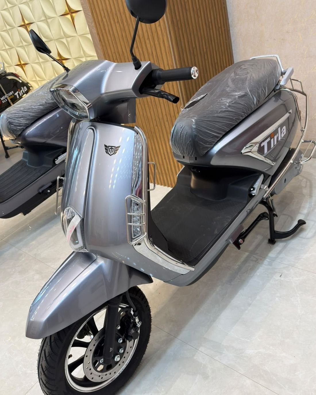 Tirla DLX electric scooter in grey
