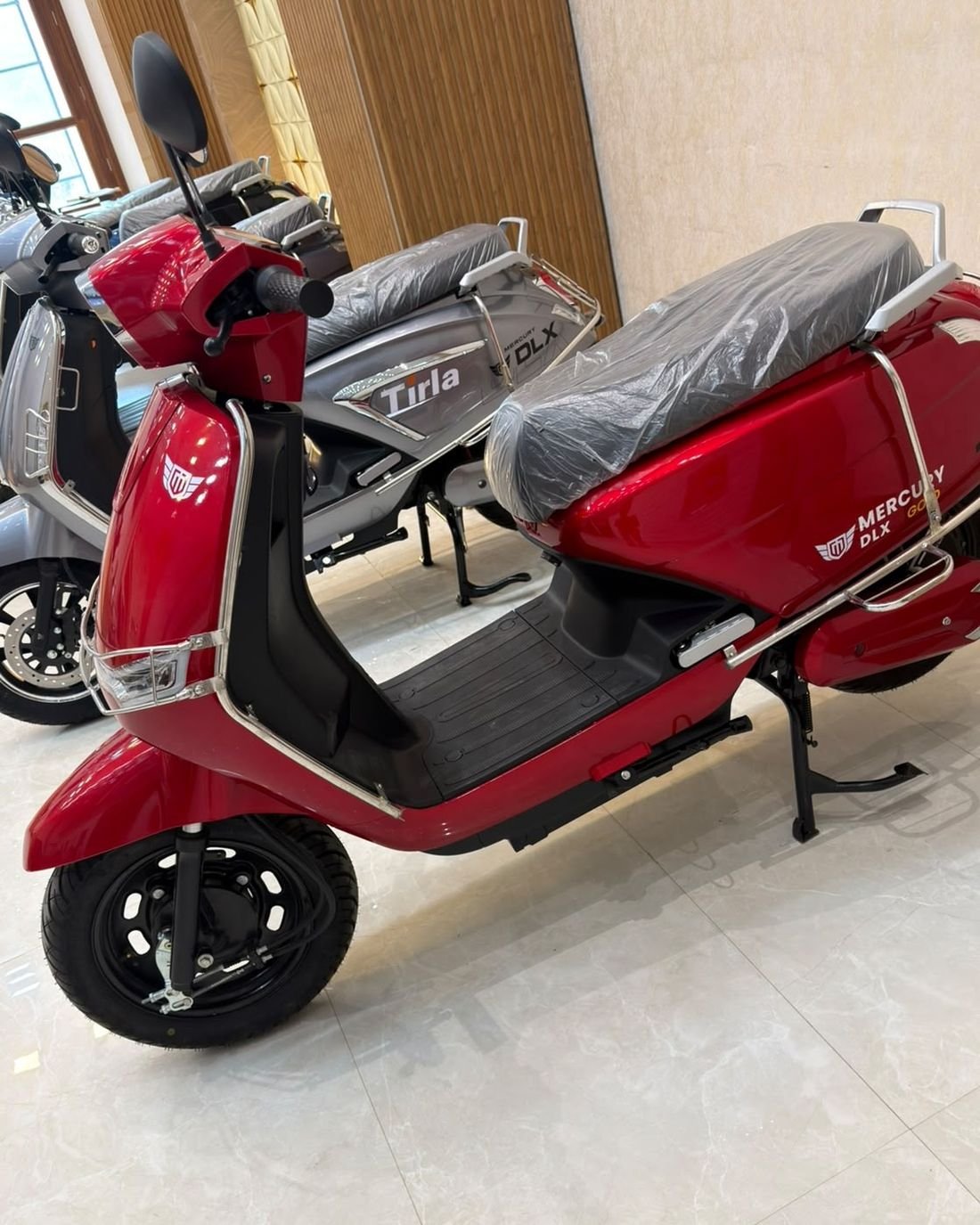 Tirla Mercury DLX Gold electric scooter in red
